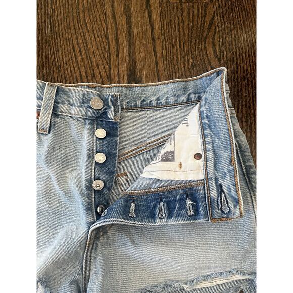 Levi’s Premium Denim Shorts Women size 27 distressed blue button fly - Picture 3 of 9